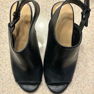 Apt. 9 women’s open toe sandals